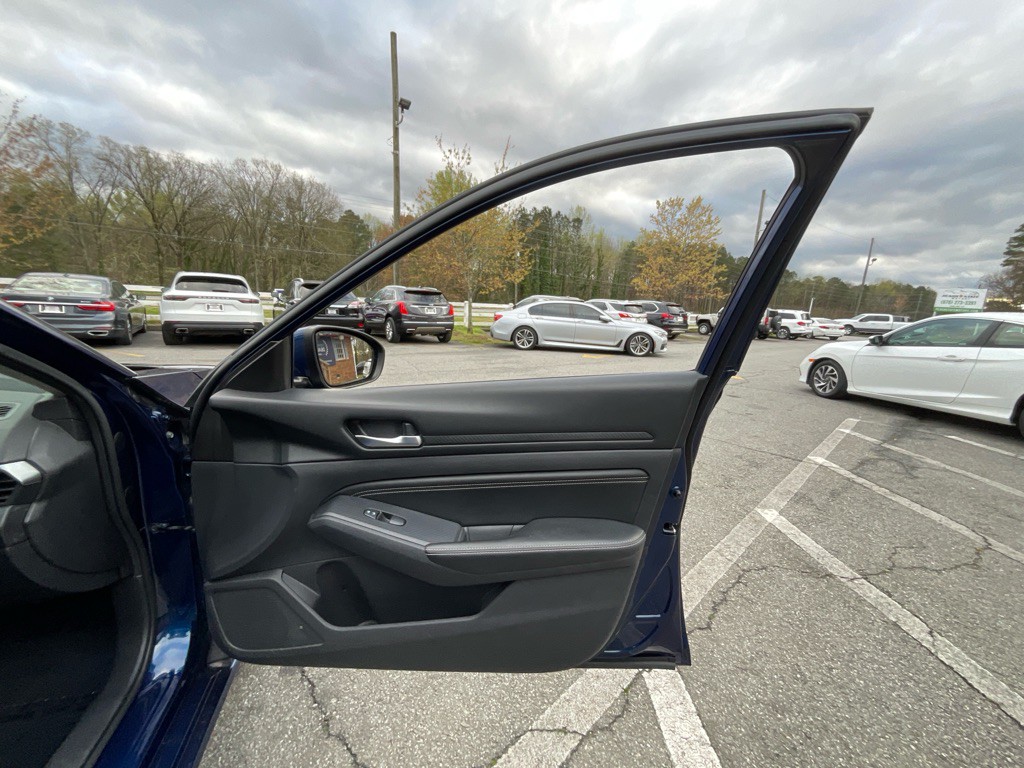 2019 Nissan Altima Image 40