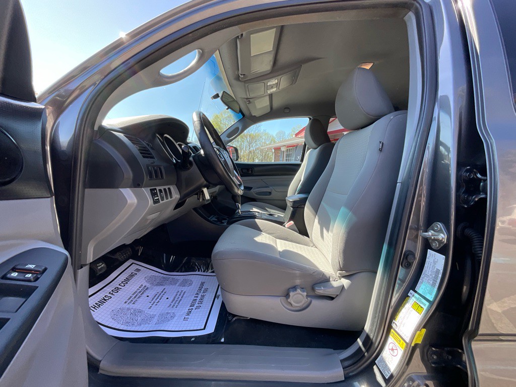 2015 Toyota Tacoma Image 15