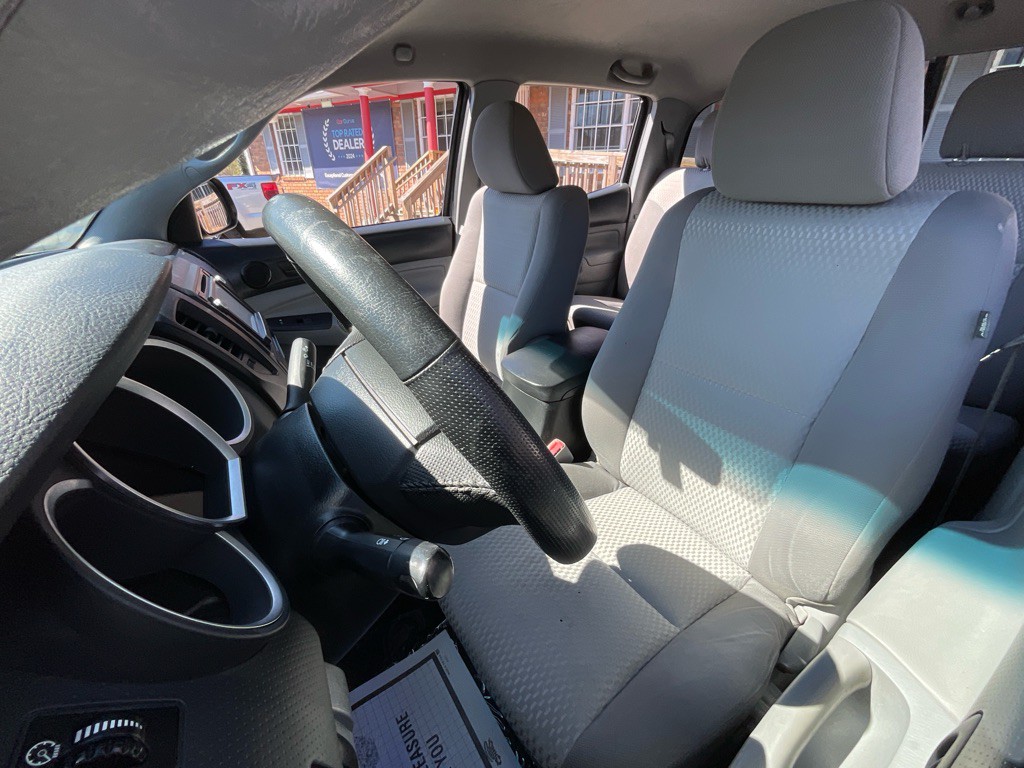 2015 Toyota Tacoma Image 17