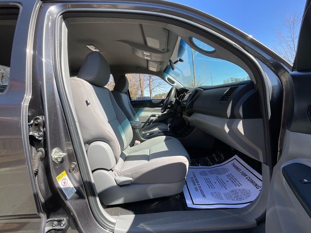 2015 Toyota Tacoma Image 18