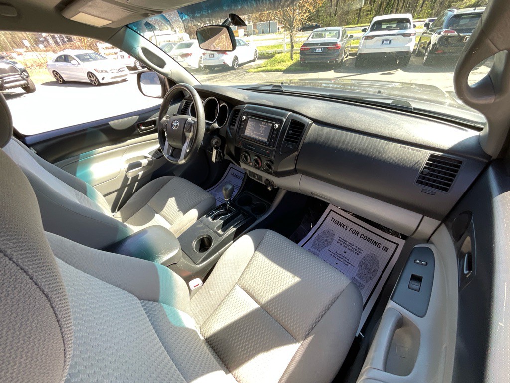 2015 Toyota Tacoma Image 19