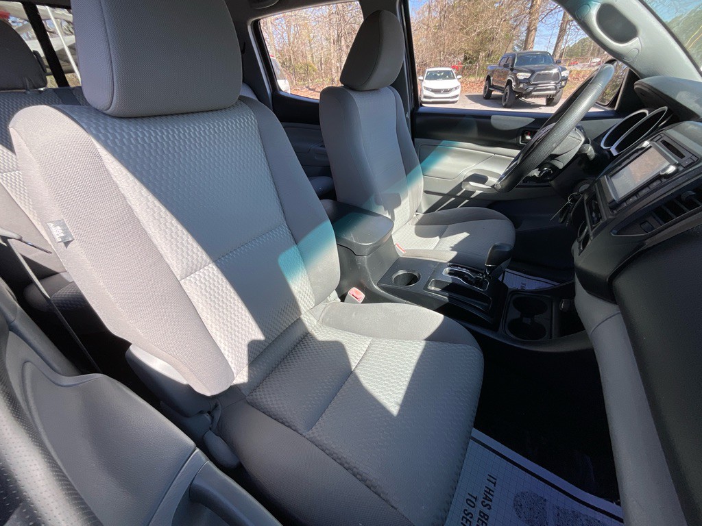 2015 Toyota Tacoma Image 20