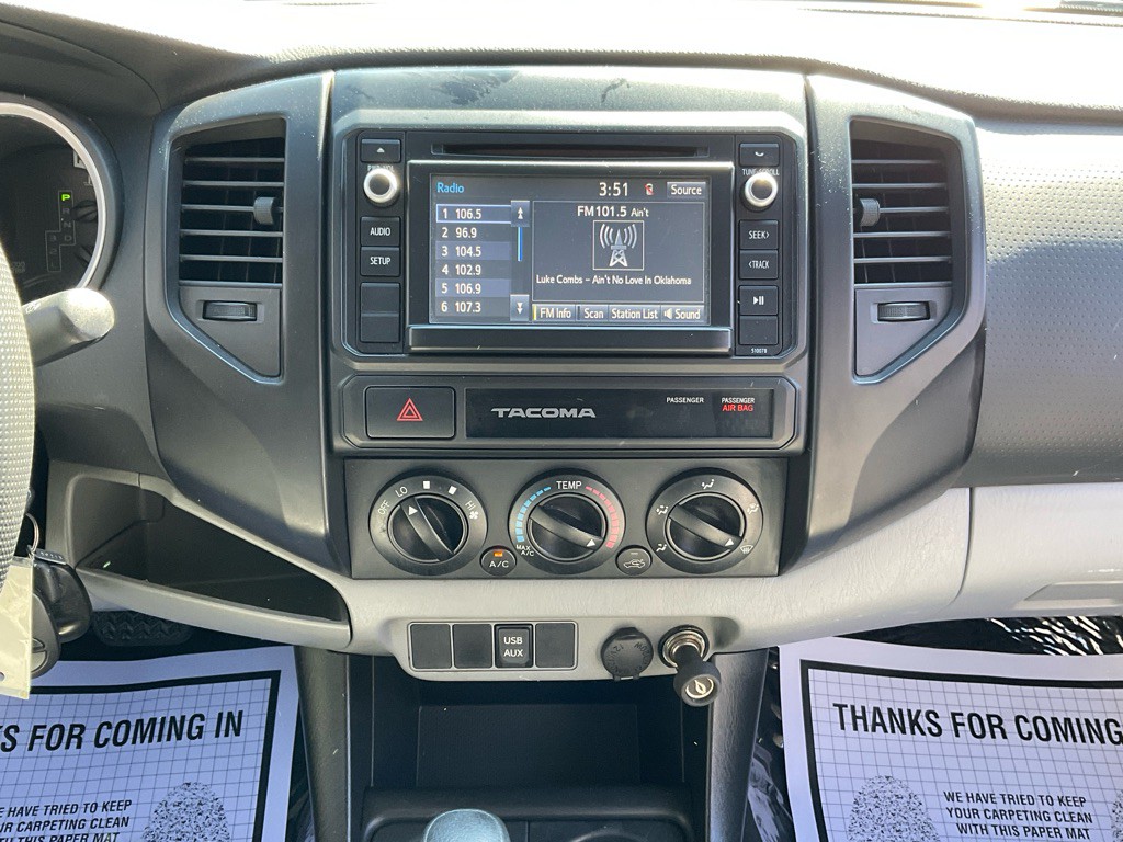 2015 Toyota Tacoma Image 23