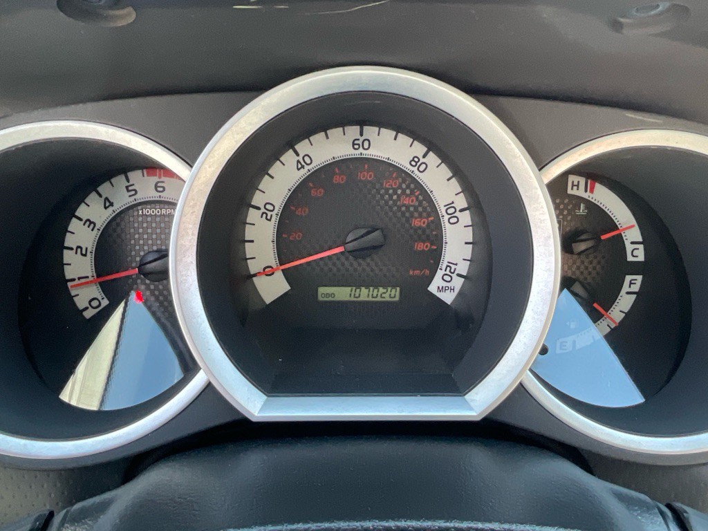 2015 Toyota Tacoma Image 25