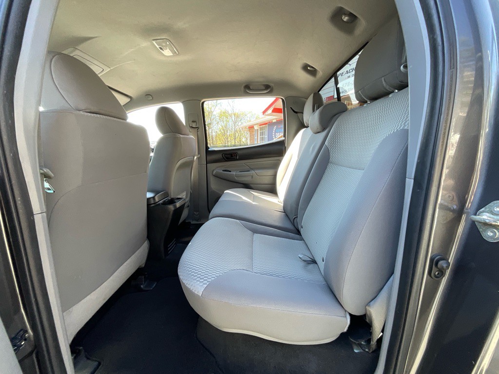 2015 Toyota Tacoma Image 27