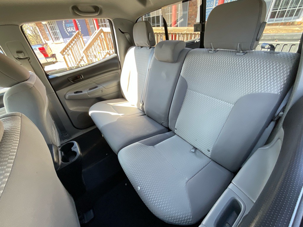 2015 Toyota Tacoma Image 29