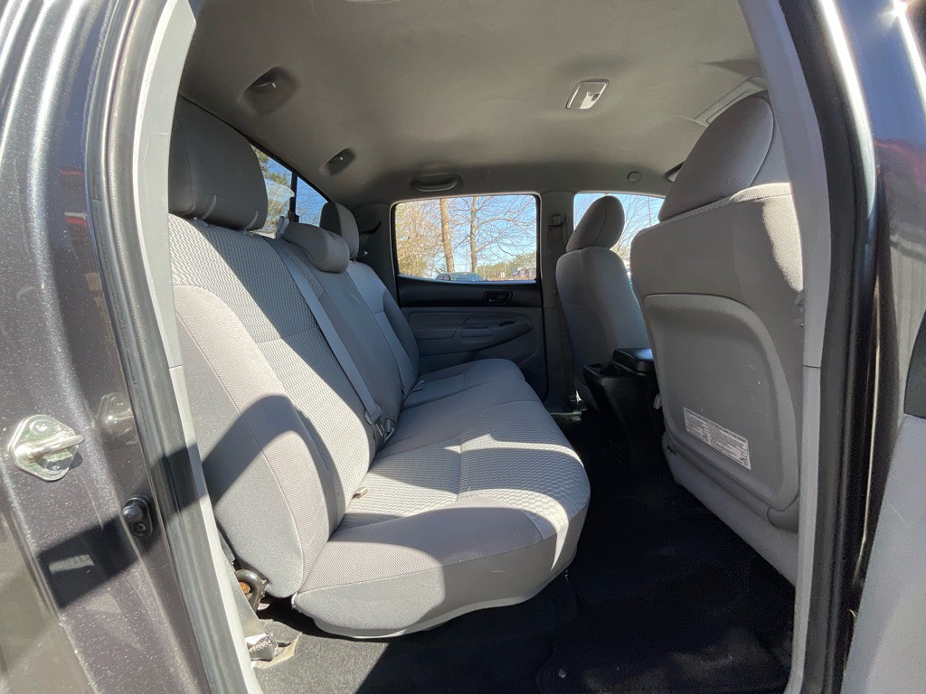2015 Toyota Tacoma Image 30