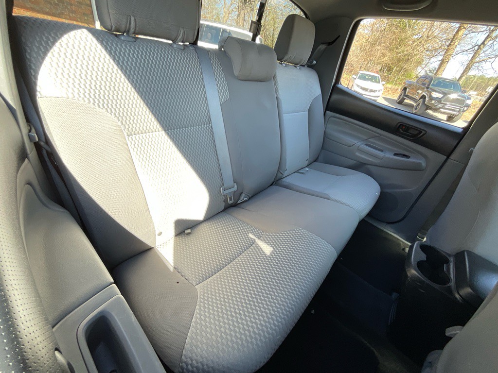 2015 Toyota Tacoma Image 32