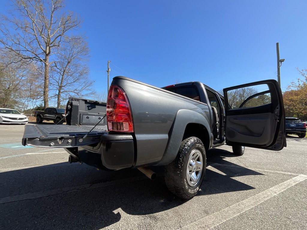 2015 Toyota Tacoma Image 33