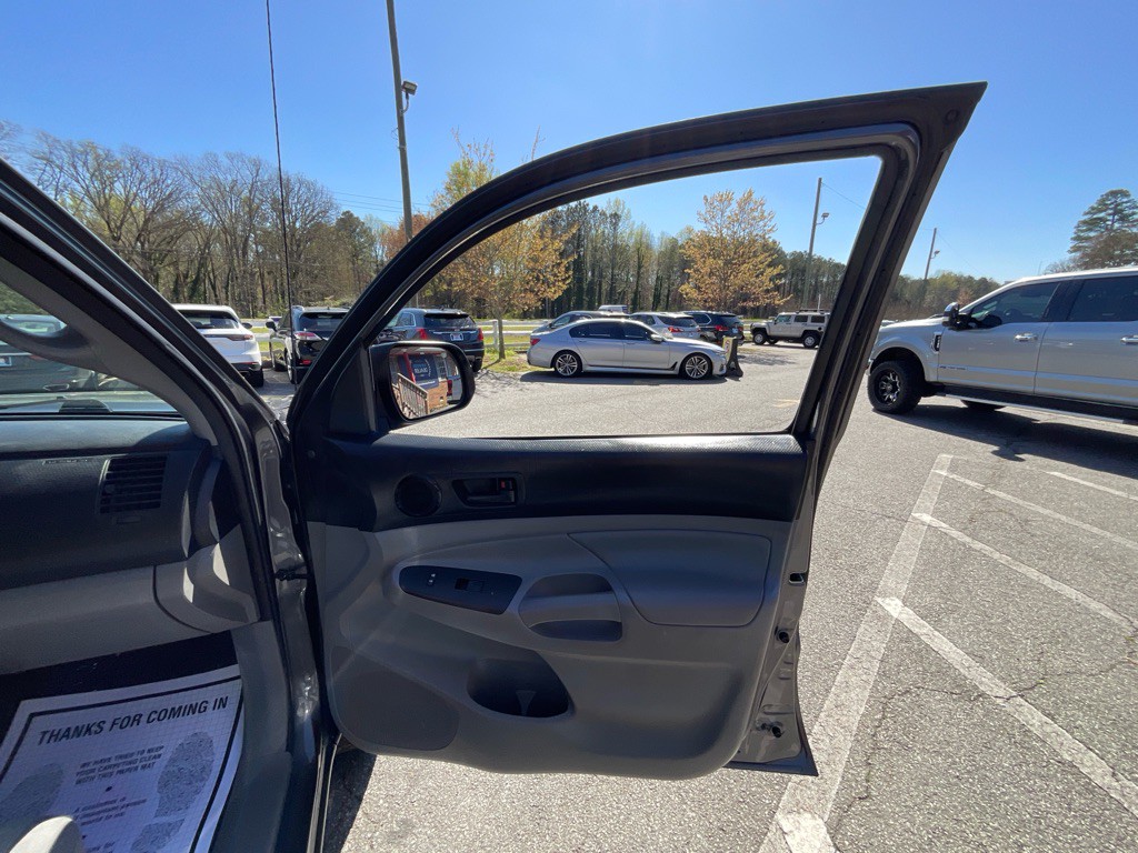 2015 Toyota Tacoma Image 40