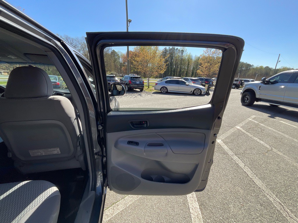 2015 Toyota Tacoma Image 41