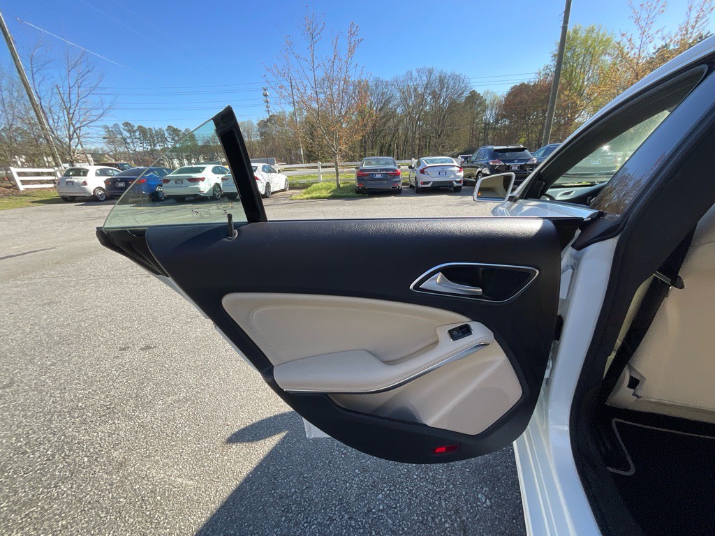 2018 Mercedes-Benz CLA-Class Image 41