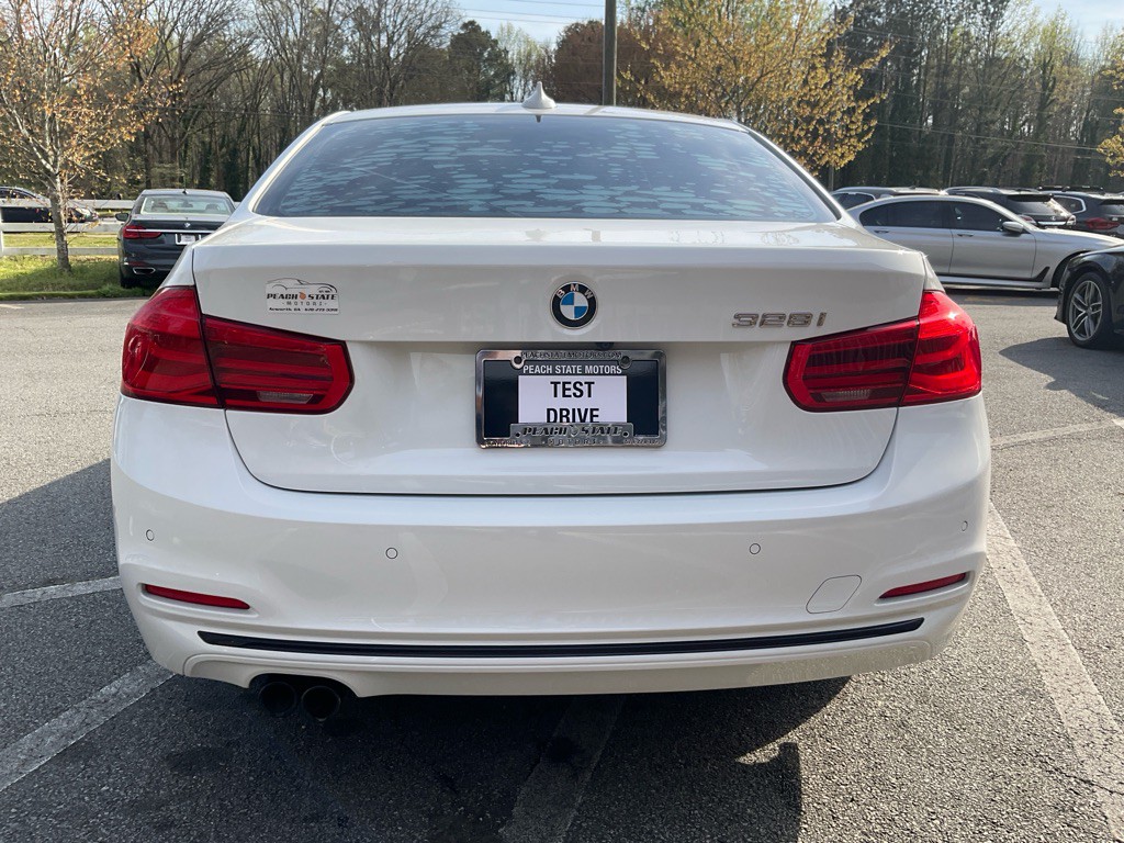 2016 BMW 3 Series Image 6