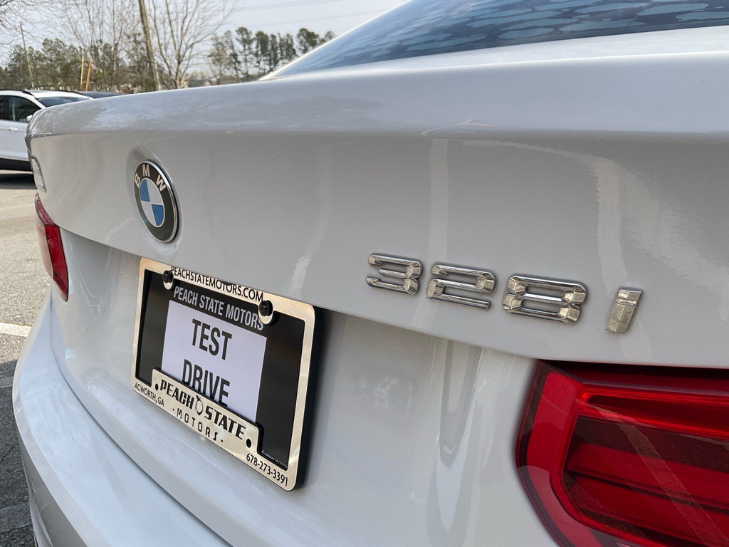 2016 BMW 3 Series Image 9