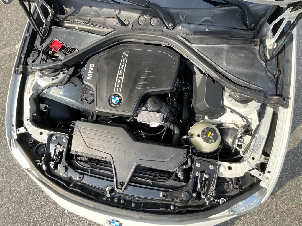 2016 BMW 3 Series Image 12