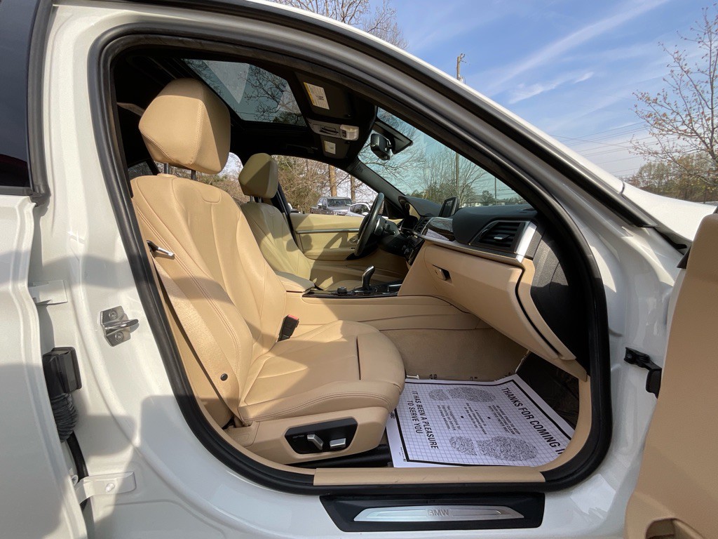 2016 BMW 3 Series Image 16