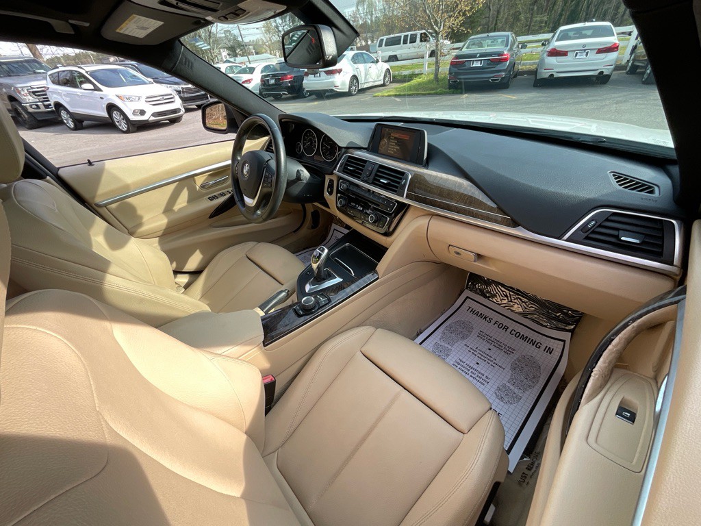 2016 BMW 3 Series Image 17