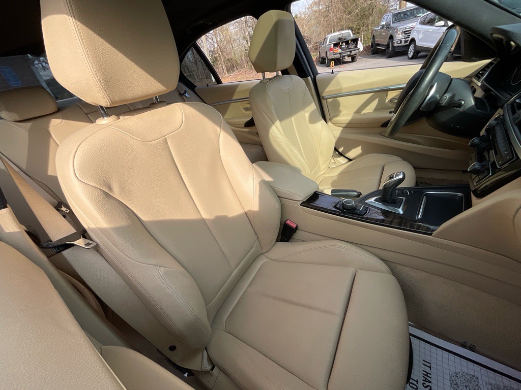 2016 BMW 3 Series Image 18