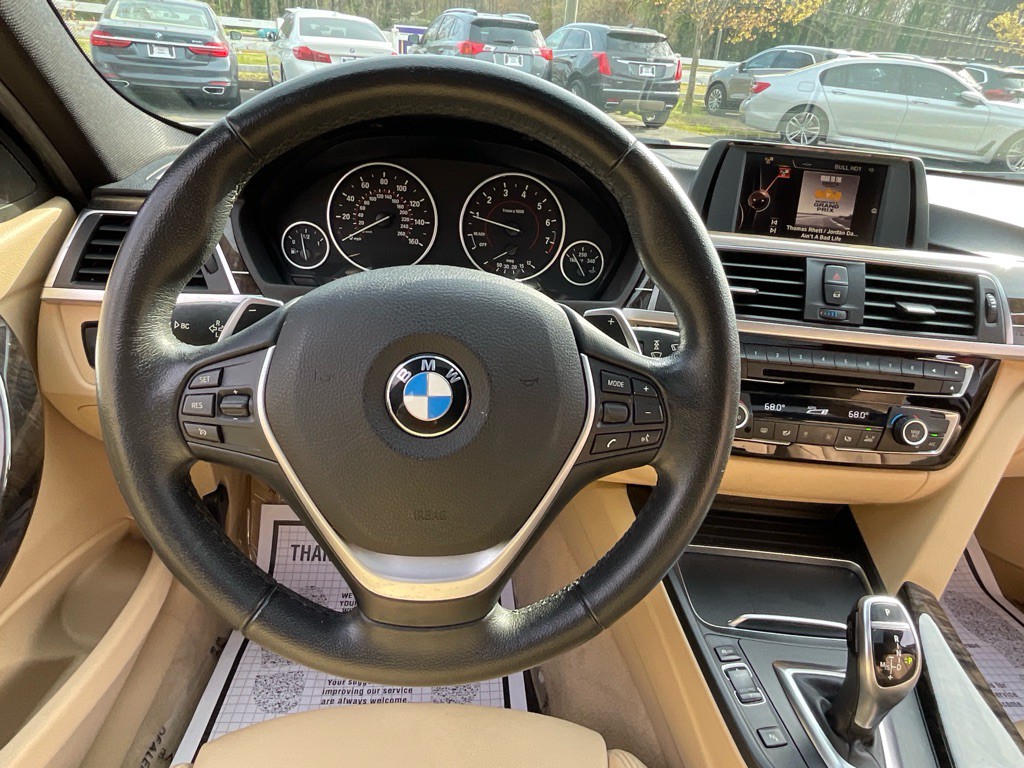 2016 BMW 3 Series Image 21