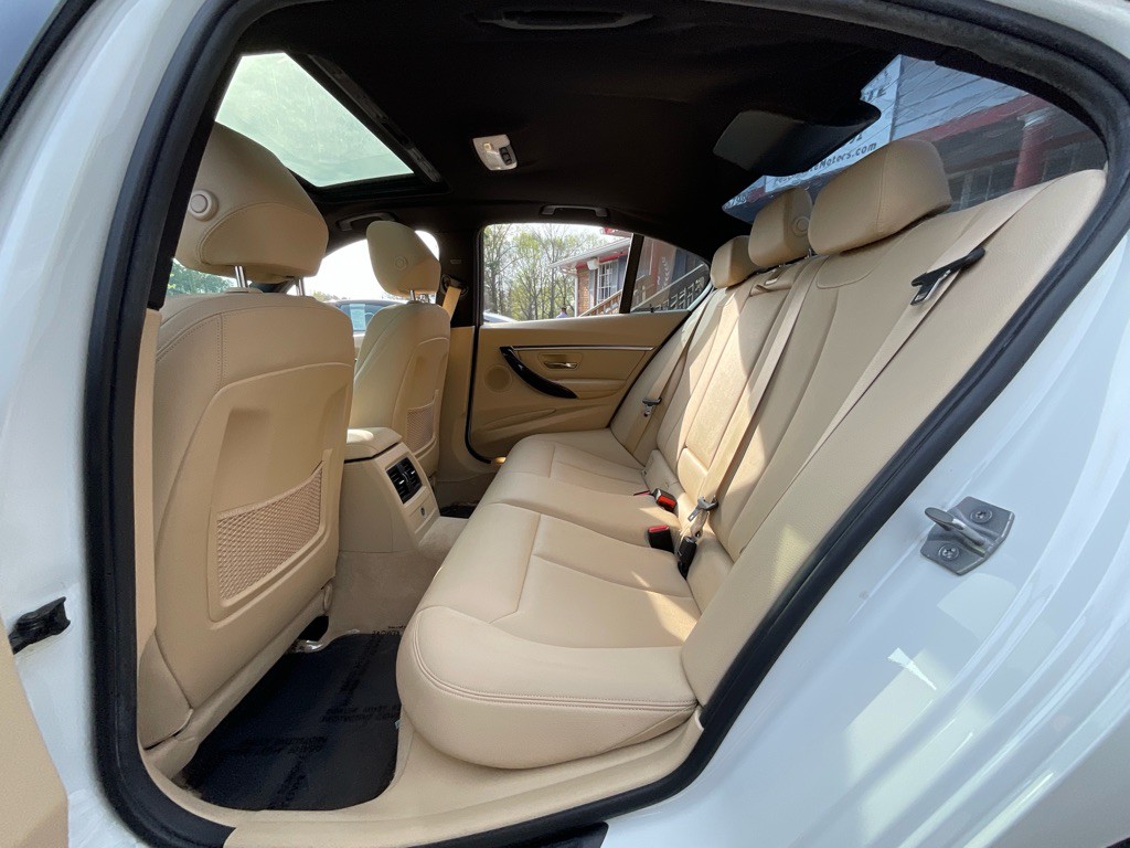 2016 BMW 3 Series Image 26