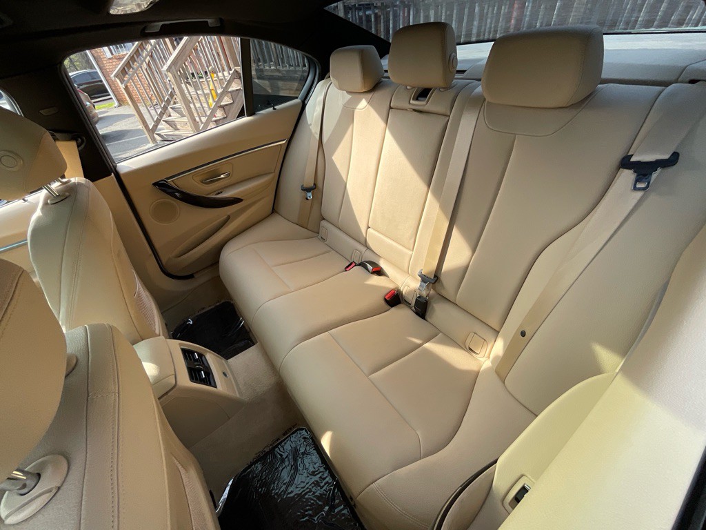 2016 BMW 3 Series Image 28