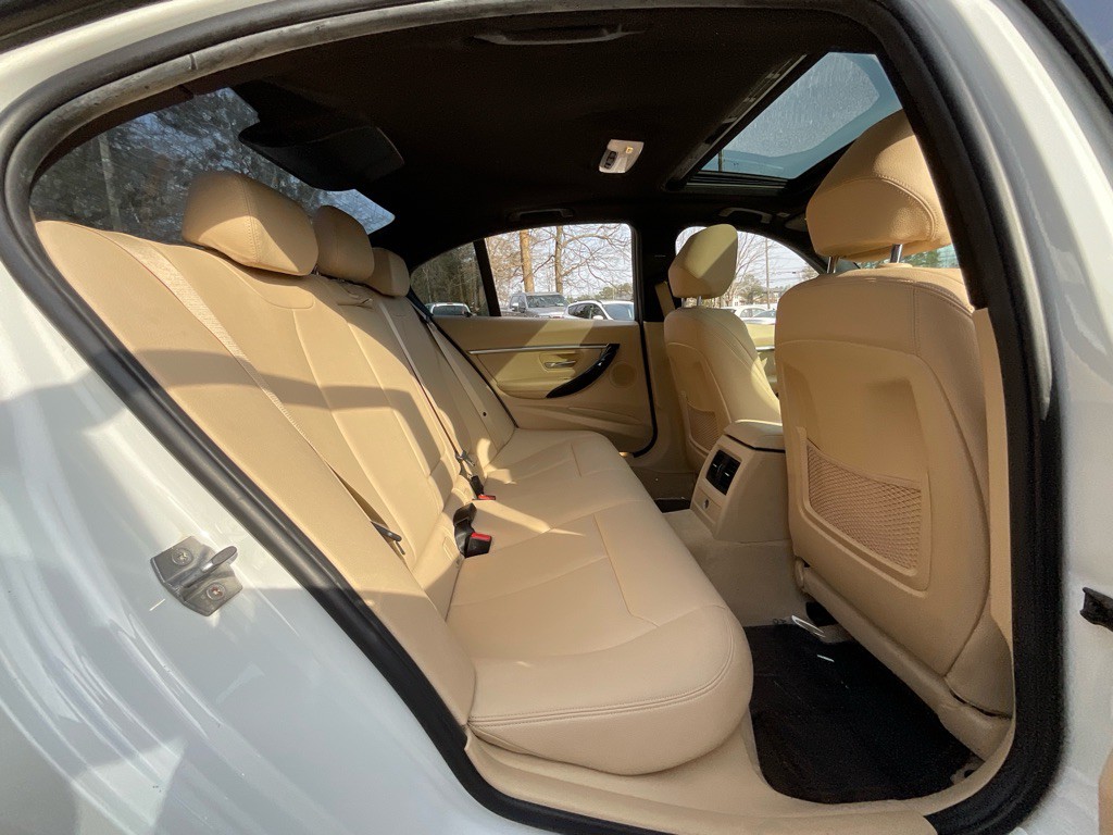 2016 BMW 3 Series Image 29