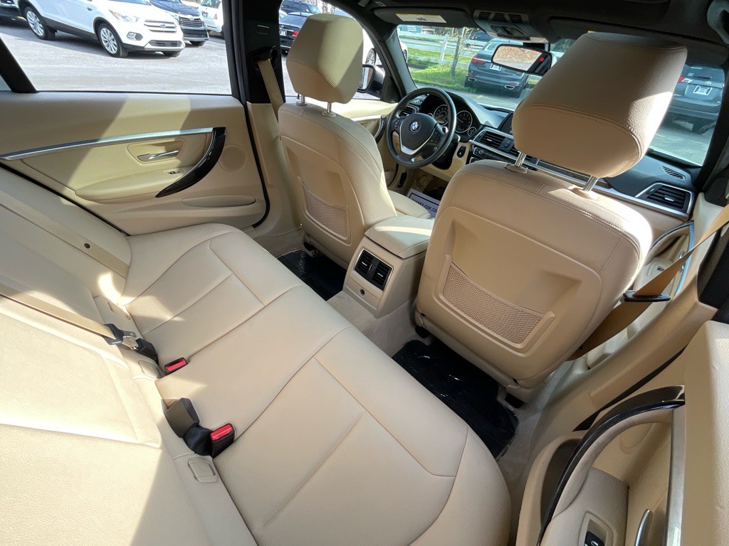 2016 BMW 3 Series Image 30