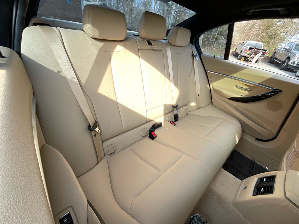 2016 BMW 3 Series Image 31