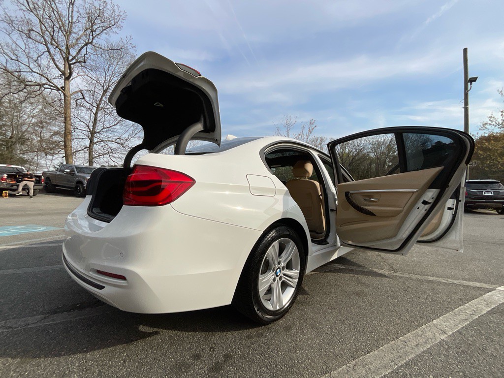 2016 BMW 3 Series Image 34