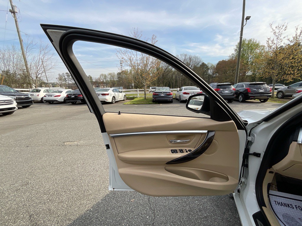 2016 BMW 3 Series Image 37