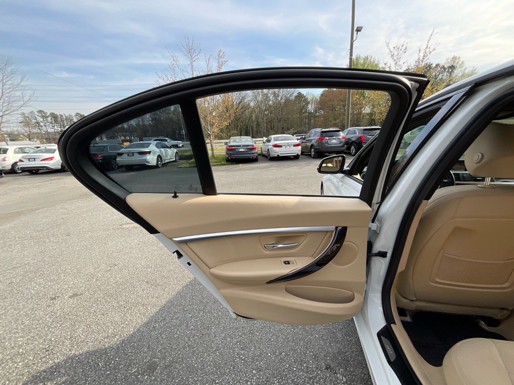 2016 BMW 3 Series Image 39