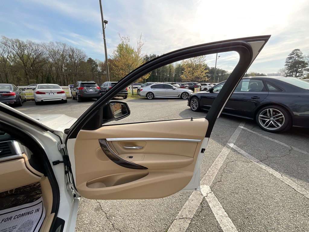 2016 BMW 3 Series Image 40