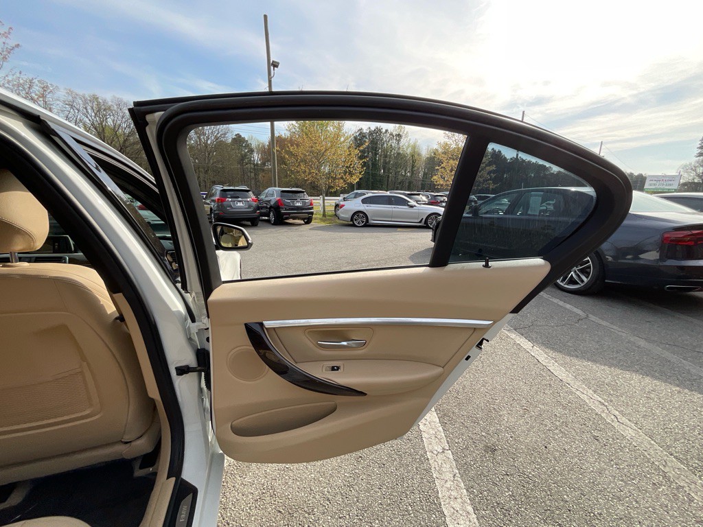 2016 BMW 3 Series Image 41