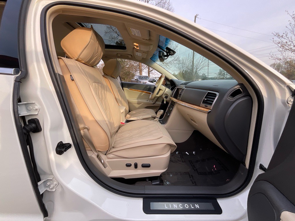 2012 Lincoln MKZ Image 17