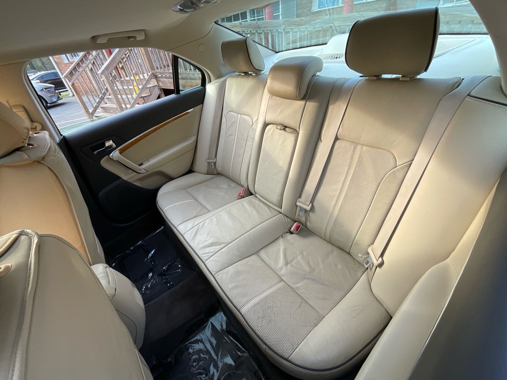 2012 Lincoln MKZ Image 31