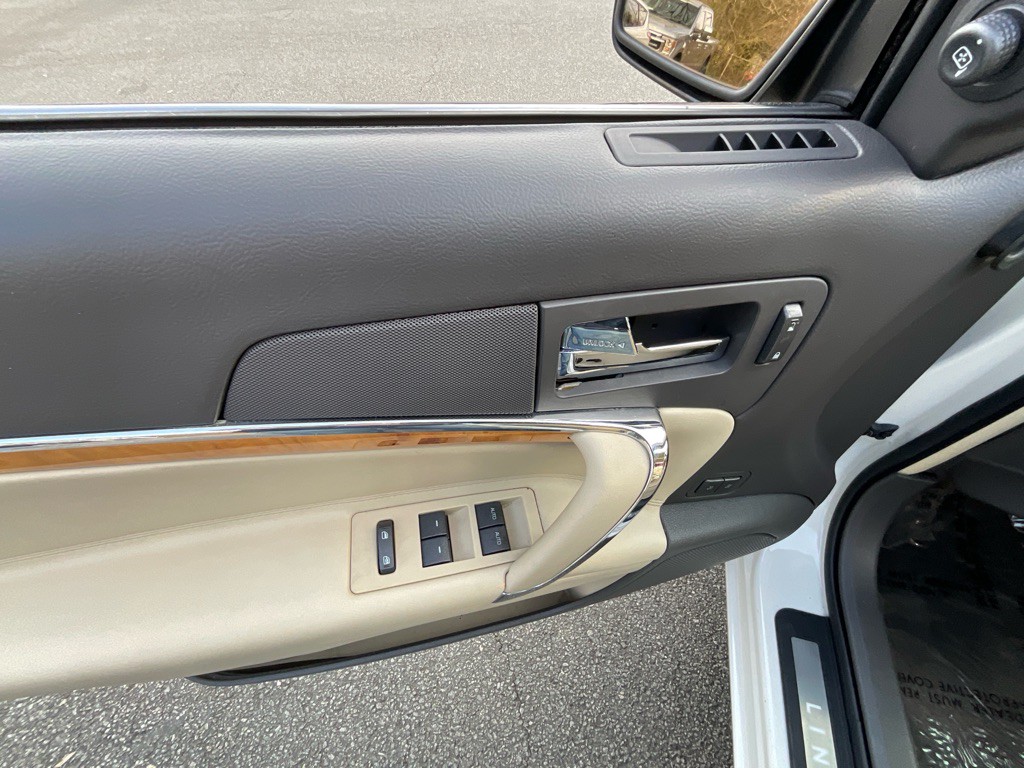 2012 Lincoln MKZ Image 40