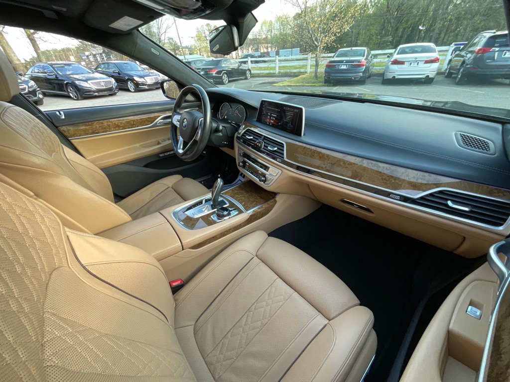 2016 BMW 7 Series Image 17