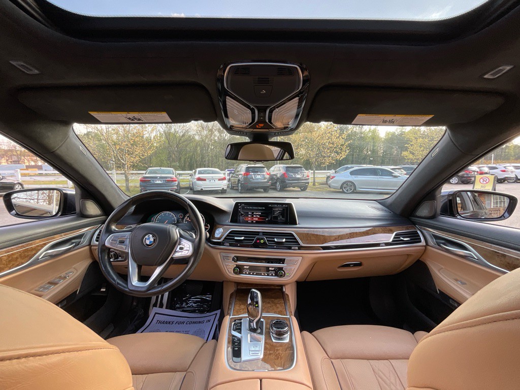 2016 BMW 7 Series Image 19