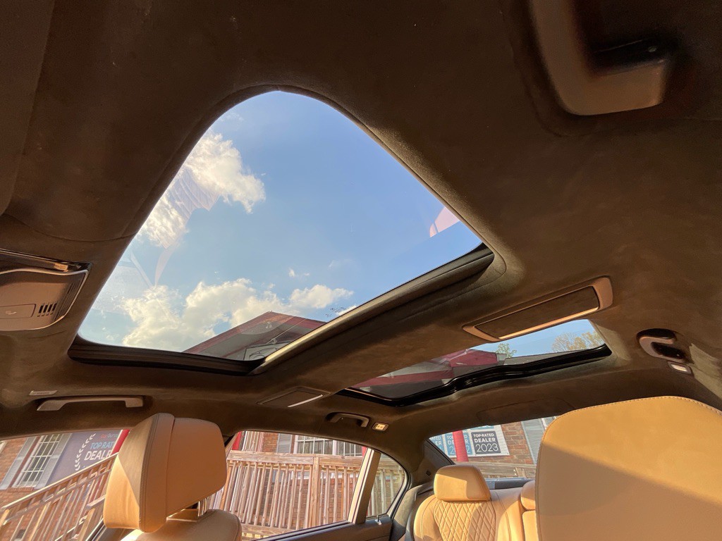 2016 BMW 7 Series Image 27