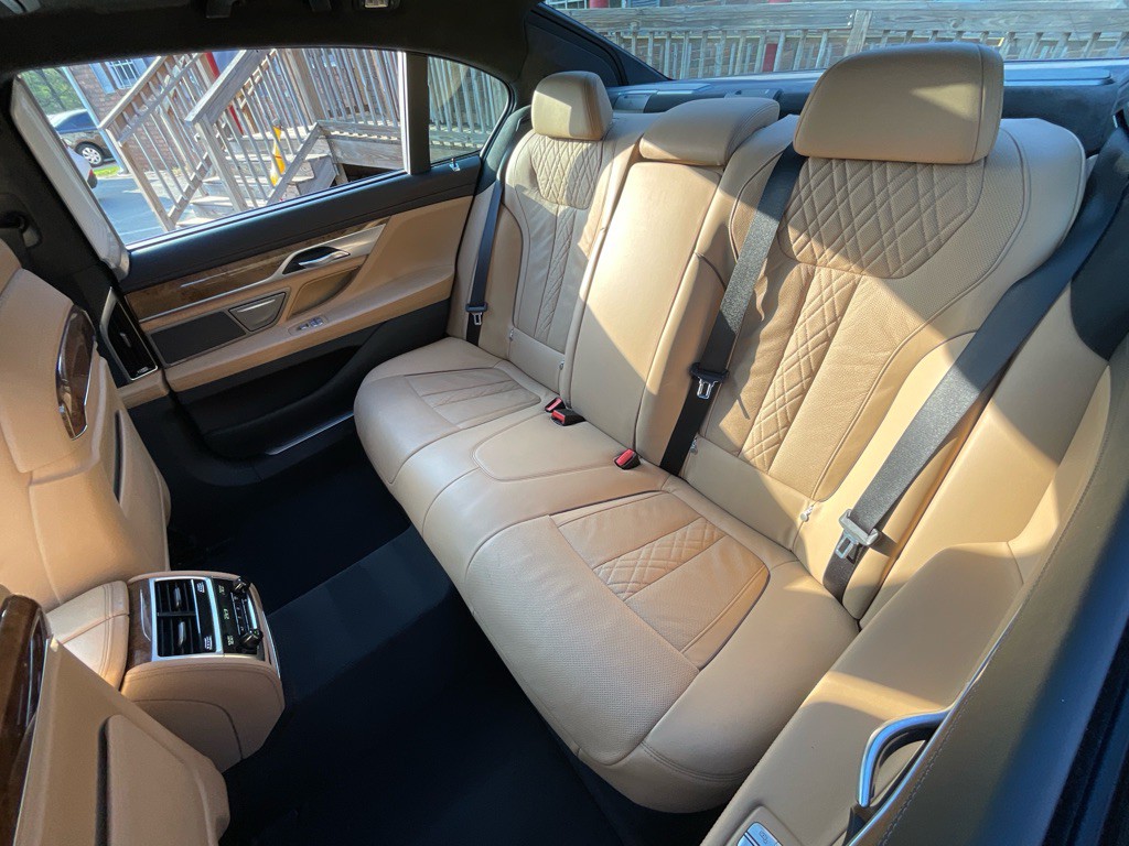 2016 BMW 7 Series Image 30