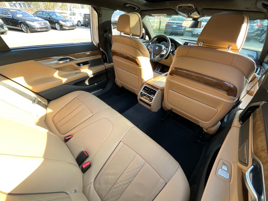 2016 BMW 7 Series Image 32