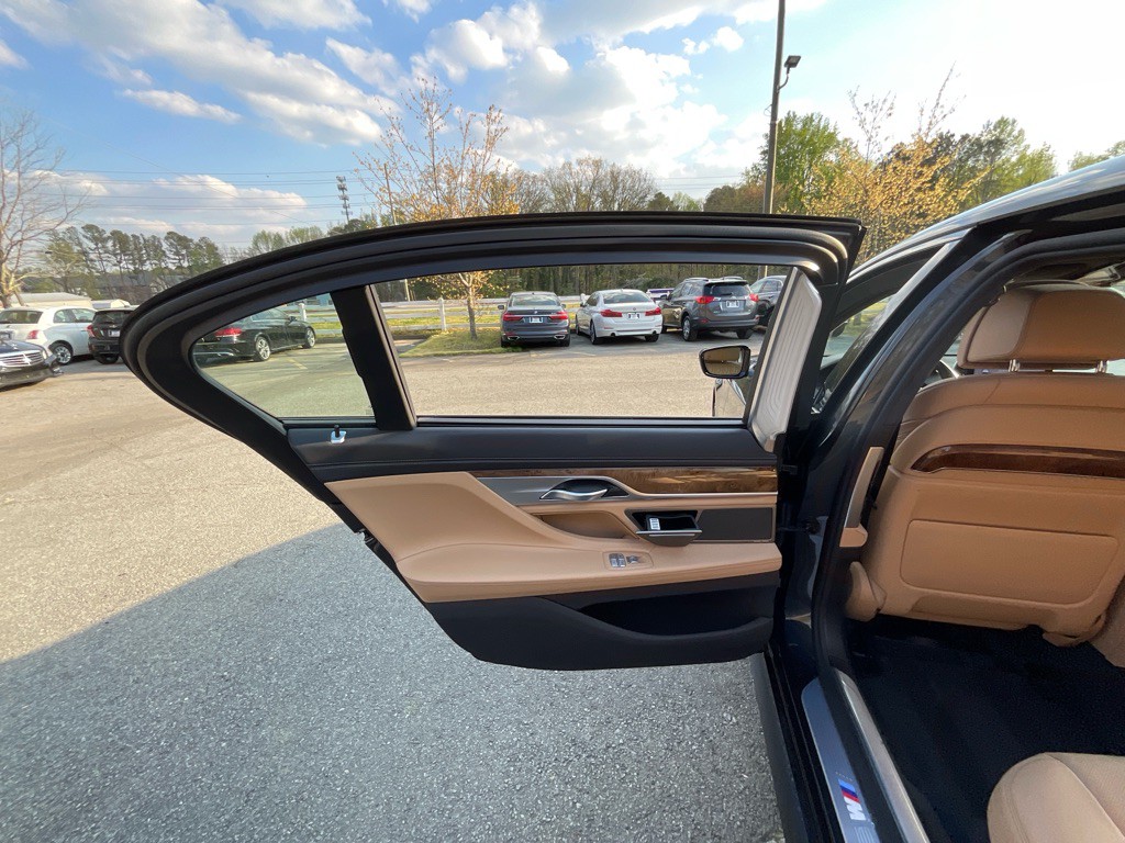 2016 BMW 7 Series Image 43