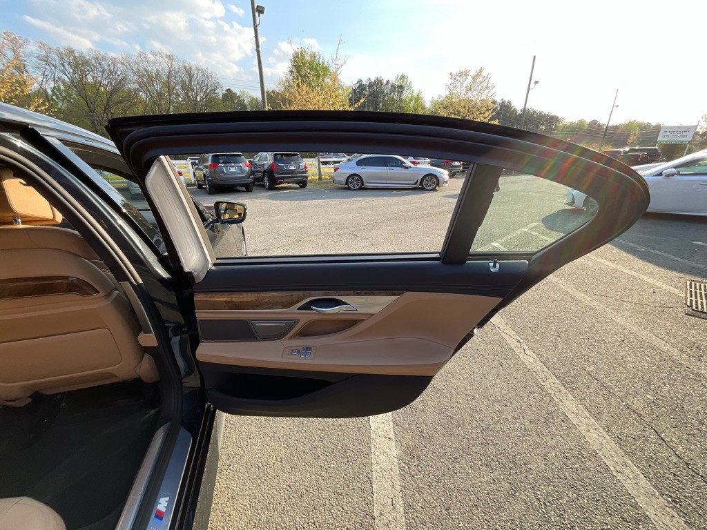 2016 BMW 7 Series Image 45