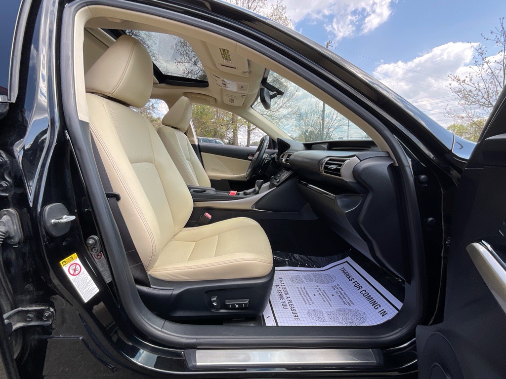 2015 Lexus IS 250 Image 16