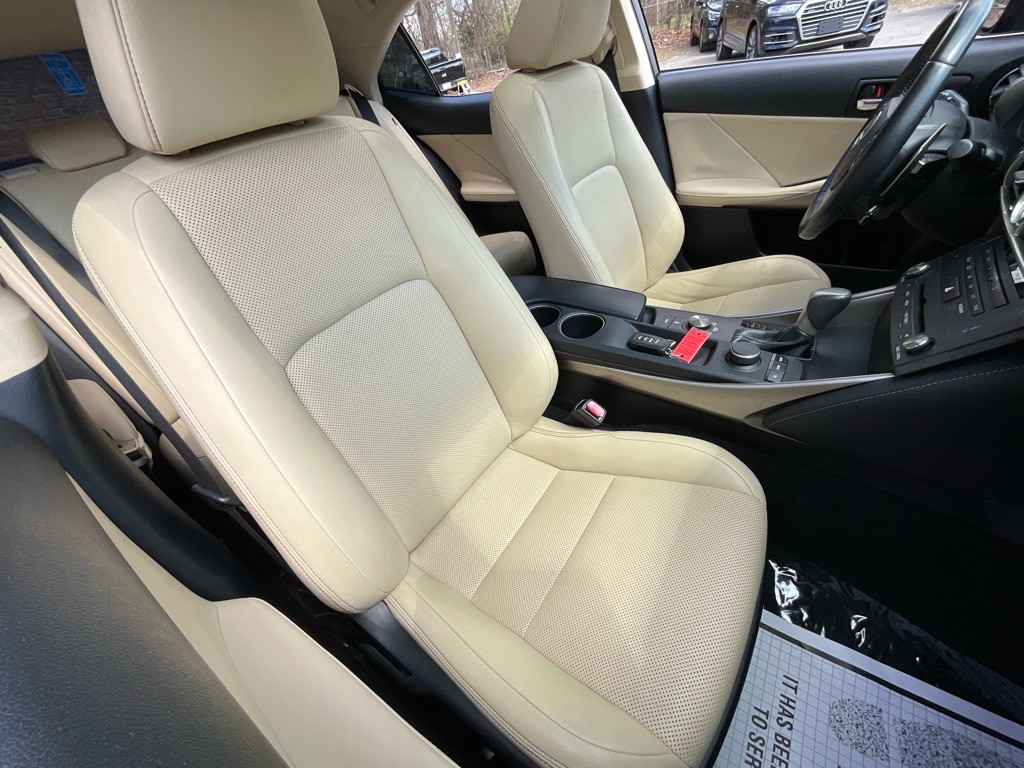 2015 Lexus IS 250 Image 18