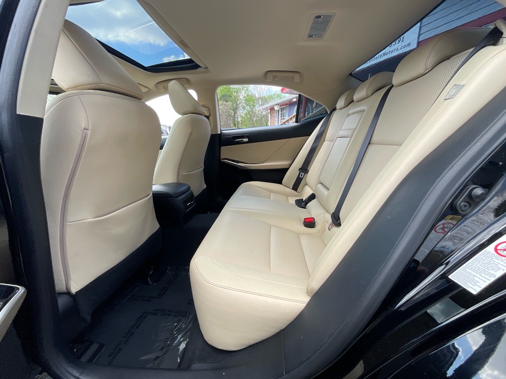 2015 Lexus IS 250 Image 28