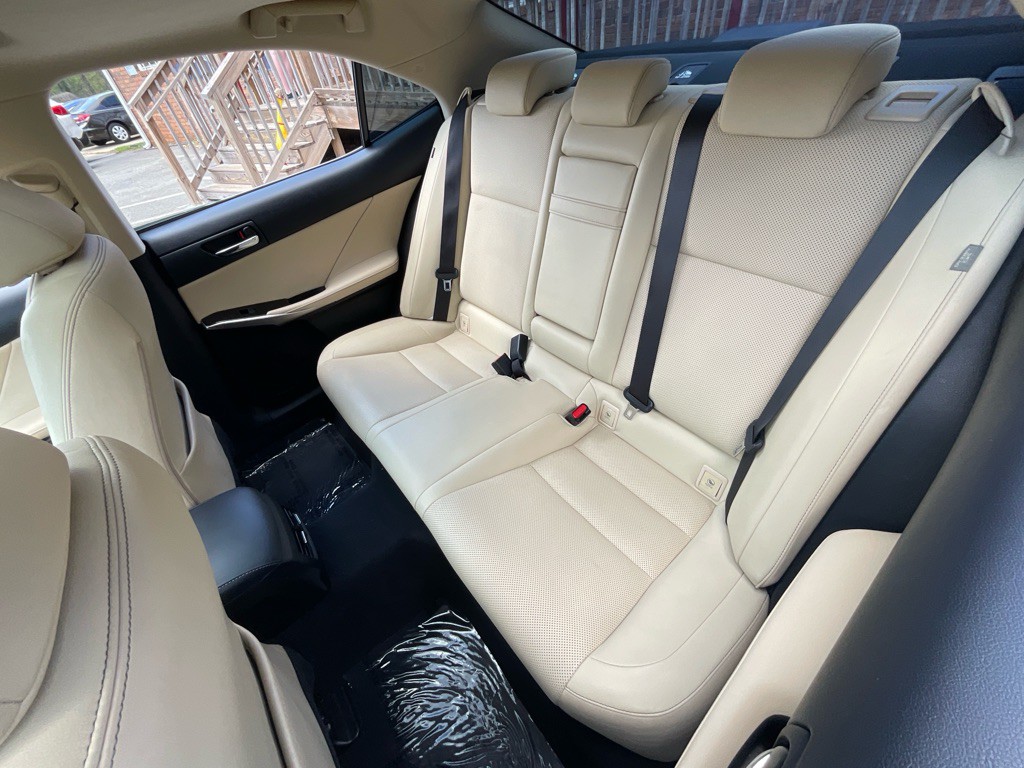 2015 Lexus IS 250 Image 30