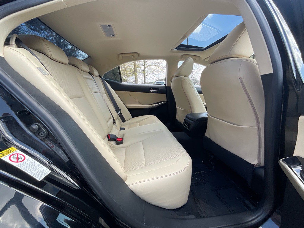 2015 Lexus IS 250 Image 31