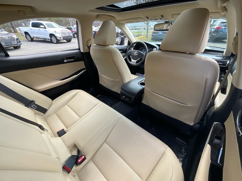 2015 Lexus IS 250 Image 32