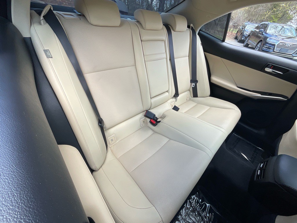 2015 Lexus IS 250 Image 33